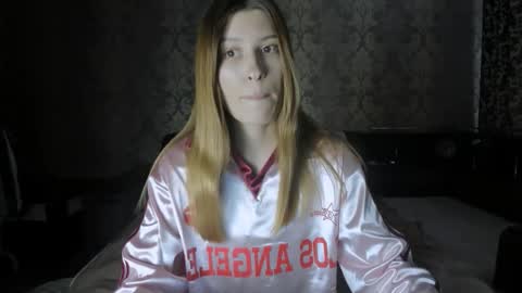Snapshot of mmm_banana chatting on 09-19-25, 11:00 Lili online show from 09-19-25, 11:00