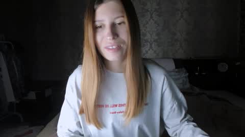 Snapshot of mmm_banana chatting on 10-06-25, 10:02 Lili online show from 10-06-25, 10:02