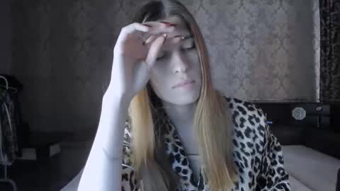Snapshot of mmm_banana chatting on 10-09-25, 10:46 Lili online show from 10-09-25, 10:46