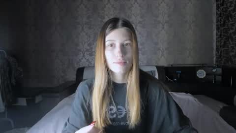 Snapshot of mmm_banana chatting on 10-18-25, 11:11 Lili online show from 10-18-25, 11:11