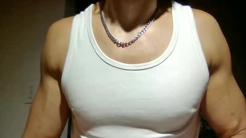 Snapshot of mmuscularman chatting on 06-09-26, 07:09 mmuscularman online show from 06-09-26, 07:09