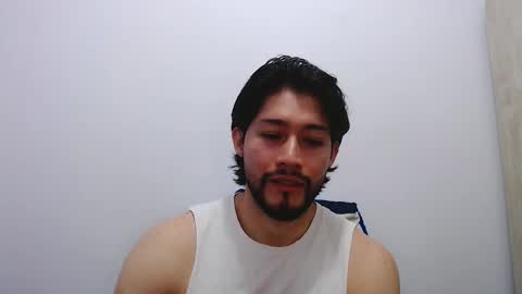 Snapshot of mnt_o chatting on 12-17-25, 06:08 MNT O VILA online show from 12-17-25, 06:08