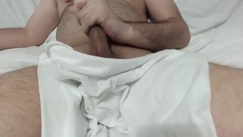 Snapshot of mo0085 chatting on 04-12-26, 09:53 Laith online show from 04-12-26, 09:53