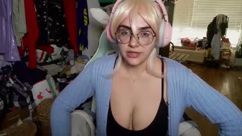 Snapshot of mochi_rainbow chatting on 01-08-25, 08:07 The Mochi Rainbow Variety Show online show from 01-08-25, 08:07