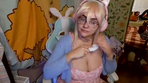 Snapshot of mochi_rainbow chatting on 01-15-25, 08:37 The Mochi Rainbow Variety Show online show from 01-15-25, 08:37