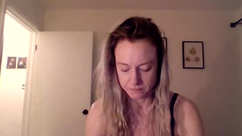 Snapshot of mockingbirds91 chatting on 03-28-26, 03:39 mockingbirds91 online show from 03-28-26, 03:39