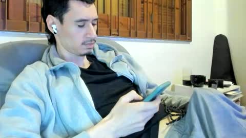 Snapshot of moderdelier chatting on 09-15-25, 07:03 DigBreed online show from 09-15-25, 07:03
