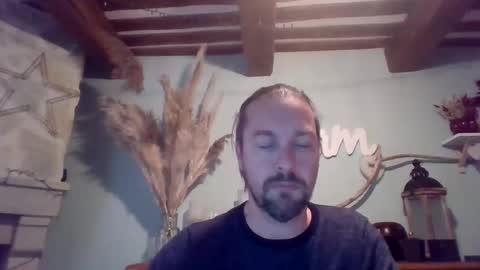 Snapshot of moi9876543210 chatting on 01-27-25, 04:11 Julien online show from 01-27-25, 04:11