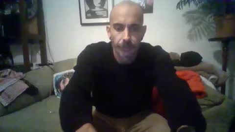 Snapshot of moica84 chatting on 10-26-25, 04:18 moica84 online show from 10-26-25, 04:18