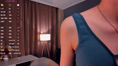 Laura online show from 10-09-25, 01:36