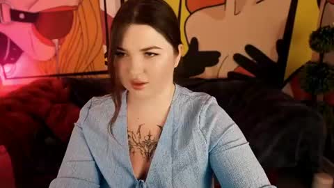 Snapshot of molinmoon chatting on 06-25-26, 07:18 Rosa online show from 06-25-26, 07:18