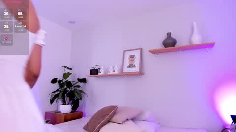 M o L l i E  online show from 02-21-25, 11:01