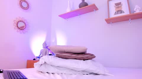 M o L l i E  online show from 03-06-25, 03:24