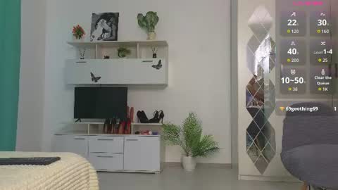 Snapshot of molliblum chatting on 06-29-26, 01:11 molliblum online show from 06-29-26, 01:11