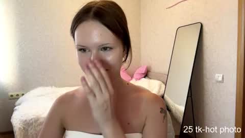 Snapshot of mollieadamek chatting on 06-12-26, 01:21 Lisa online show from 06-12-26, 01:21