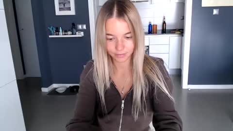 Molly online show from 12-10-24, 01:33