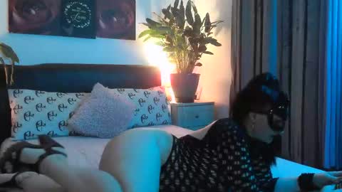 Molly online show from 10-08-25, 10:07