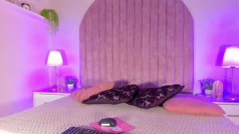 Snapshot of molly_jackson chatting on 02-08-25, 12:06 Molly Jackson online show from 02-08-25, 12:06