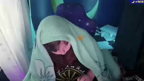 molly_moons online show from 10-14-25, 04:41