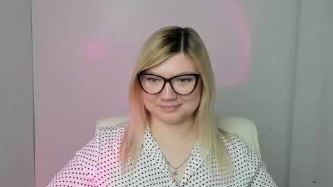 Molly online show from 11-05-25, 01:44