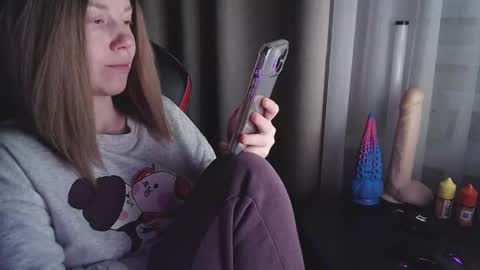 I have new photos come and see with love Molly online show from 02-16-25, 05:37