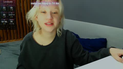 Snapshot of molly_smolly_ chatting on 12-28-24, 03:26 lo online show from 12-28-24, 03:26