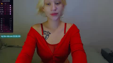 Snapshot of molly_smolly_ chatting on 09-19-25, 05:24 lo online show from 09-19-25, 05:24