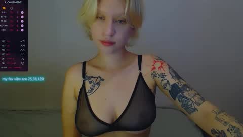 Snapshot of molly_smolly_ chatting on 09-20-25, 05:14 lo online show from 09-20-25, 05:14