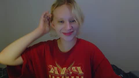 Snapshot of molly_smolly_ chatting on 09-28-25, 03:28 lo online show from 09-28-25, 03:28
