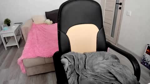 Snapshot of molly_sweetbaby chatting on 09-09-25, 12:26 Ill tell you when were private online show from 09-09-25, 12:26