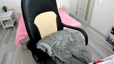 Snapshot of molly_sweetbaby chatting on 09-11-25, 12:16 Ill tell you when were private online show from 09-11-25, 12:16