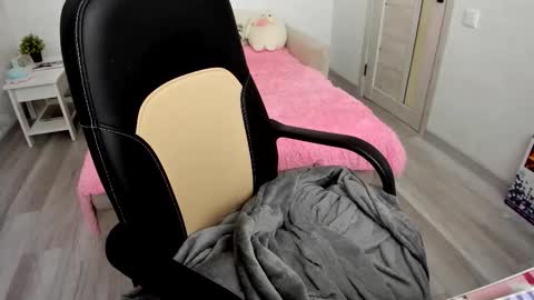 Snapshot of molly_sweetbaby chatting on 09-13-25, 02:06 Ill tell you when were private online show from 09-13-25, 02:06