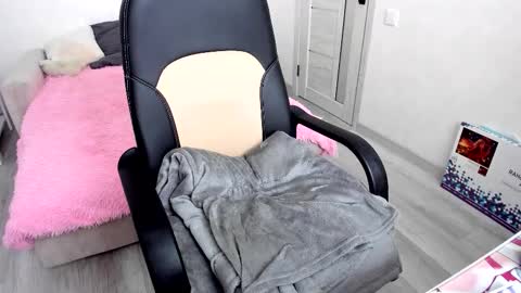 Snapshot of molly_sweetbaby chatting on 09-25-25, 11:25 Ill tell you when were private online show from 09-25-25, 11:25