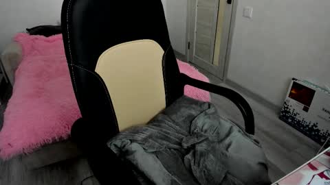 Snapshot of molly_sweetbaby chatting on 09-27-25, 02:11 Ill tell you when were private online show from 09-27-25, 02:11