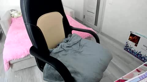 Snapshot of molly_sweetbaby chatting on 10-05-25, 10:57 Ill tell you when were private online show from 10-05-25, 10:57