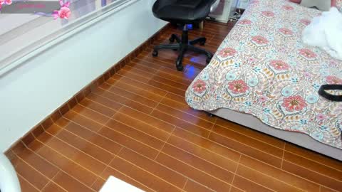 Snapshot of mollycraft chatting on 02-08-25, 11:33 Molly online show from 02-08-25, 11:33