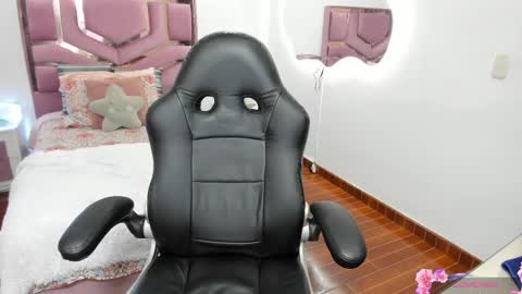 Snapshot of mollycraft chatting on 02-17-25, 06:26 Molly online show from 02-17-25, 06:26