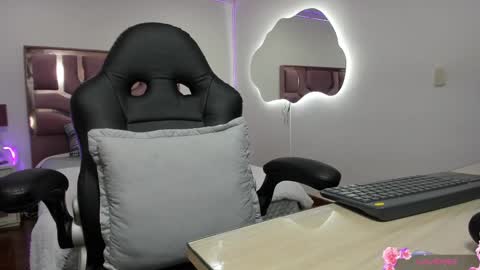 Snapshot of mollycraft chatting on 02-25-25, 02:33 Molly online show from 02-25-25, 02:33