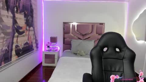 Snapshot of mollycraft chatting on 03-12-25, 11:31 Molly online show from 03-12-25, 11:31