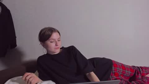 Snapshot of mollydangerous chatting on 02-19-25, 11:14 Taisha online show from 02-19-25, 11:14