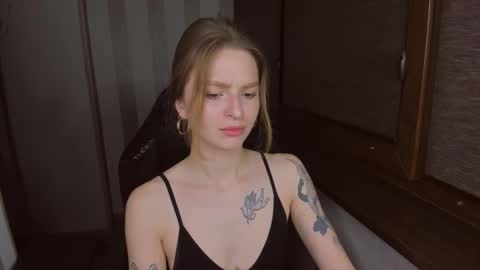 Snapshot of mollydangerous chatting on 09-29-25, 04:45 Taisha online show from 09-29-25, 04:45