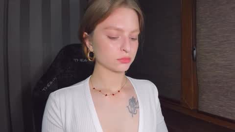 Snapshot of mollydangerous chatting on 10-15-25, 05:24 Taisha online show from 10-15-25, 05:24