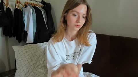 Snapshot of mollydangerous chatting on 05-21-26, 08:43 Taisha online show from 05-21-26, 08:43