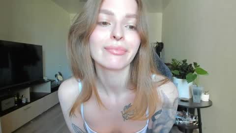 Snapshot of mollydangerous chatting on 05-23-26, 01:04 Taisha online show from 05-23-26, 01:04