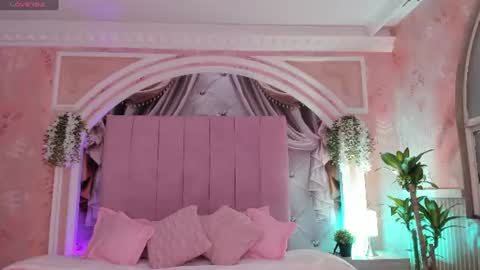Snapshot of mollydoll_amour chatting on 06-13-26, 11:52 MollyDoll online show from 06-13-26, 11:52