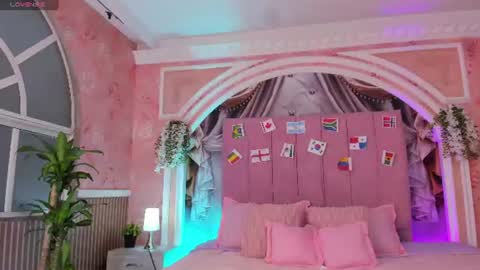 Snapshot of mollydoll_amour chatting on 07-14-26, 11:38 MollyDoll online show from 07-14-26, 11:38