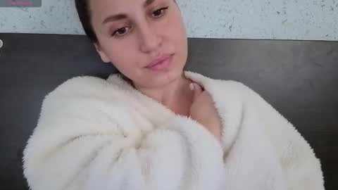 Nica    follow me   online show from 11-19-25, 10:37