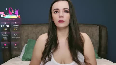 Molly online show from 10-30-25, 01:45