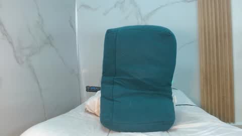  MOLLY  GUNSG online show from 10-05-25, 06:06