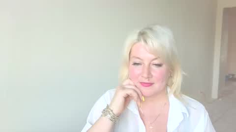 Snapshot of mollyjoyq chatting on 05-17-26, 03:52 Mollyjoyq online show from 05-17-26, 03:52